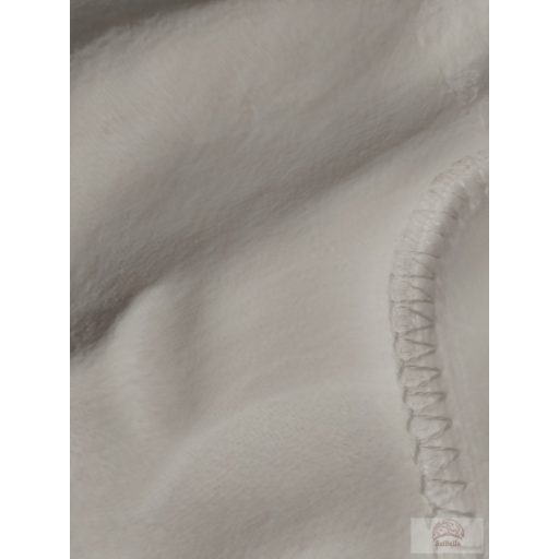 „Pihe-puha Ölelés” – Extra Puha Prémium Babatakaró ( 75*100 cm, hófehér)